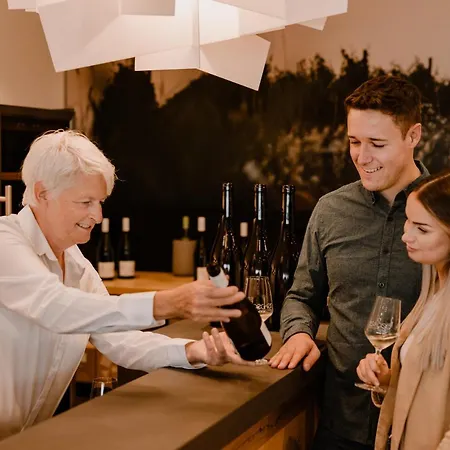 Hotel Weinzuhause Hotel-restaurant-vinothek 4*