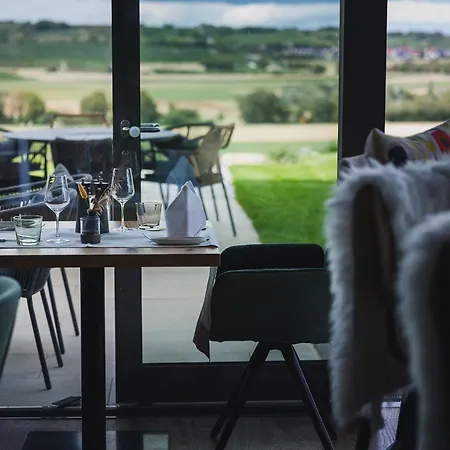 Weinzuhause Hotel-restaurant-vinothek ホテル 4*