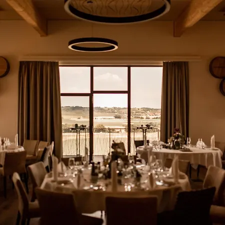 Weinzuhause Hotel-restaurant-vinothek 4*