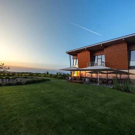 Weinzuhause Hotel-restaurant-vinothek Hotel 4*