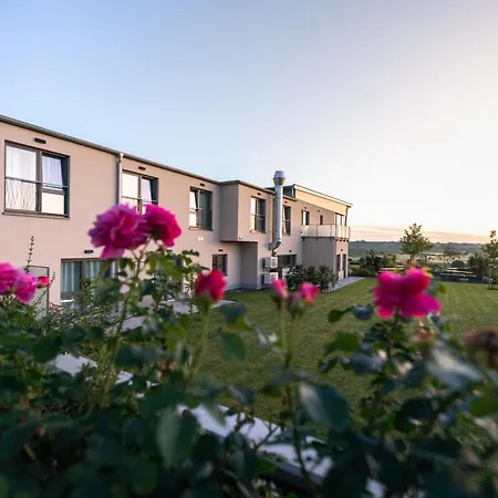 Weinzuhause Hotel-restaurant-vinothek Hotell Mommenheim