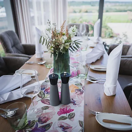 Weinzuhause Hotel-restaurant-vinothek Hotel 4*