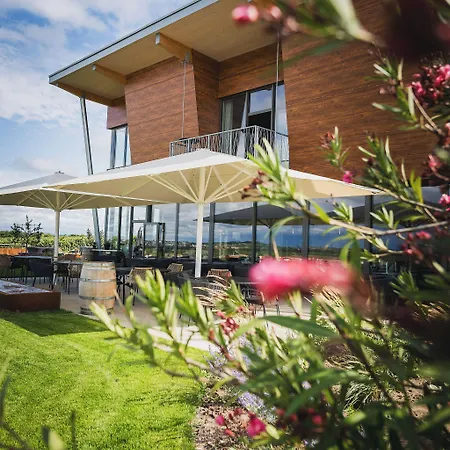 Weinzuhause Hotel-restaurant-vinothek 4*