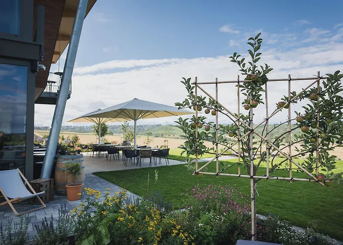 Weinzuhause Hotel-restaurant-vinothek מלון 4*