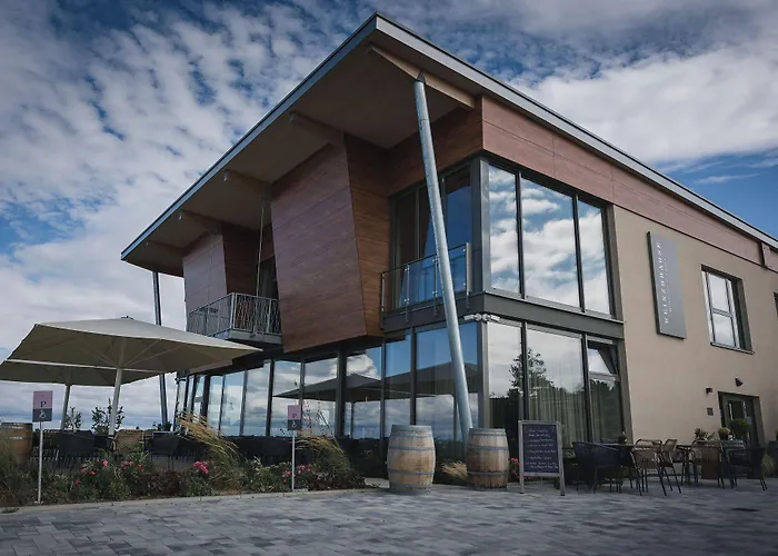 Weinzuhause Hotel-restaurant-vinothek מלון Mommenheim