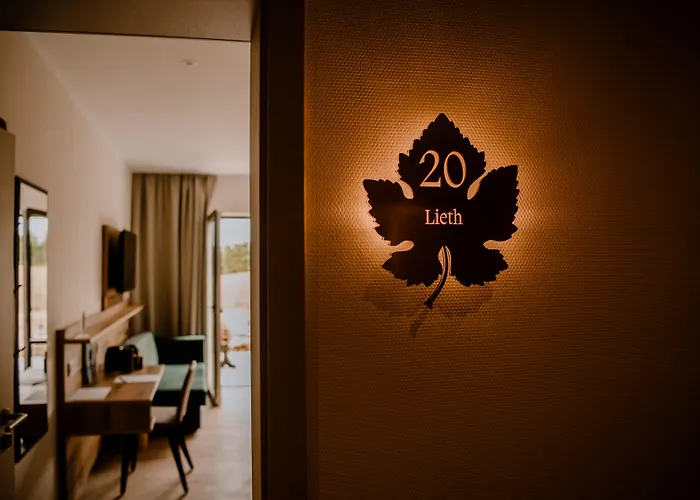 Weinzuhause Hotel-restaurant-vinothek מלון 4*