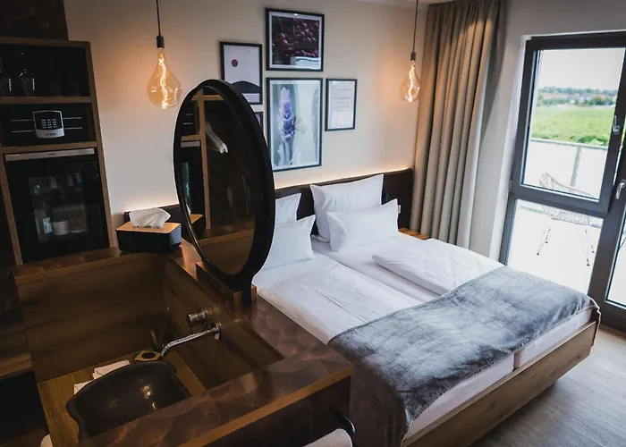 Weinzuhause Hotel-restaurant-vinothek מלון Mommenheim